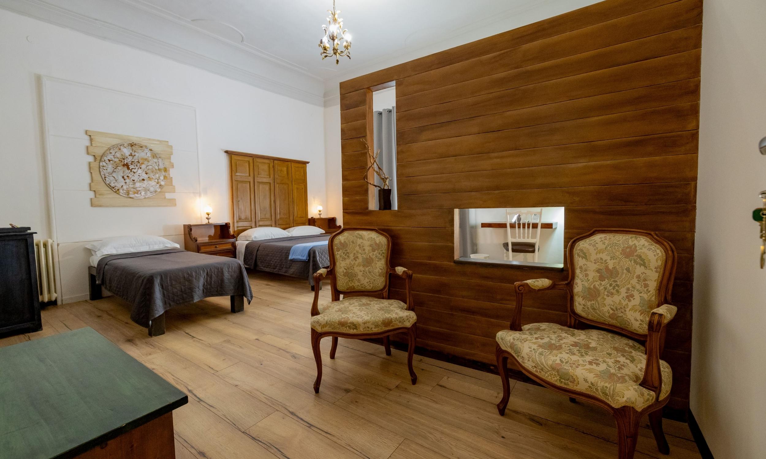 Camera quadrupla spaziosa con quattro posti letto al B&B Domus Enna, Enna Sicilia