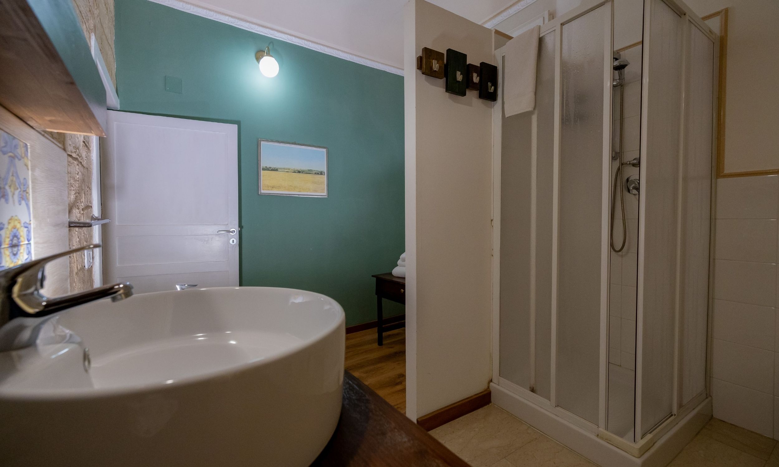 Bagno privato della camera matrimoniale con doccia moderna, Domus Enna